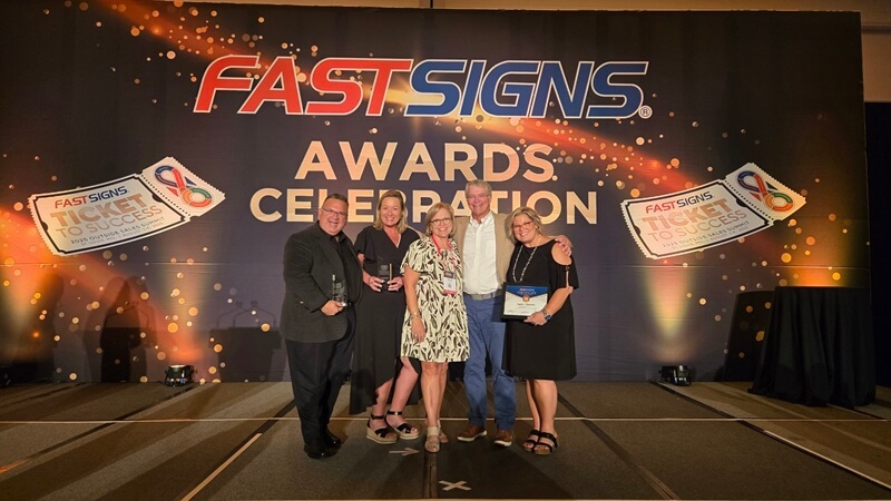 An image of the team at the FASTSIGNS awards celebration.
